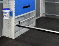 02_A closer look at a cargo bar installed horizontally