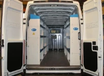 Allestimento officina mobile sul Dacia Dokker con morsa, portarotolo e tanica