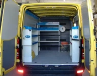 Allestimento officina mobile sul Dacia Dokker con morsa, portarotolo e tanica