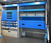 Berlingo Citroen con rivestimento interno in legno e lamiera