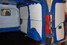 Pannellatura in lamiera preverniciata e rivestimenti in legno marmato per Jumpy
