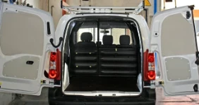 Rivestimento interno completo del Dacia Dokker con pianale e pannellature