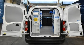 Rivestimento, scaffali e portatutto per Doblo