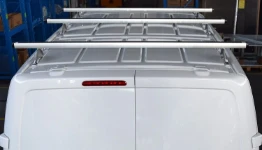 Roof bars with a pipe carrier on the Jumpy