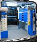 Scaffale con cassetti metallici e portamorsa su Volkswagen Transporter
